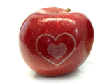 Logo Apfel rot Braeburn mit Herz Gravur